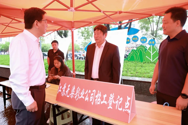 20251003孙志标调研“双节”假期文旅促消费和企业招聘工作1.jpg