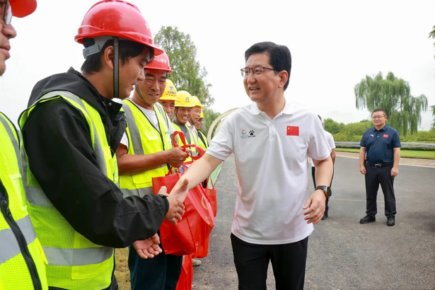 20251001孙志标赴在建重点项目现场看望慰问坚守一线建设者1.jpg