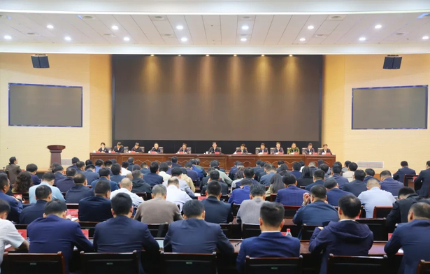 20250326全县2024年度高质量跨越发展总结暨2025年工作推进会议召开1.jpg