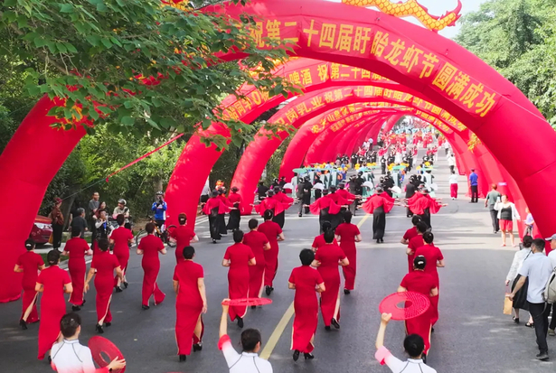 2024-06-12第二十四届盱眙龙虾节开幕1.jpg 2024-06-12第二十四届盱眙龙虾节开幕1.jpg