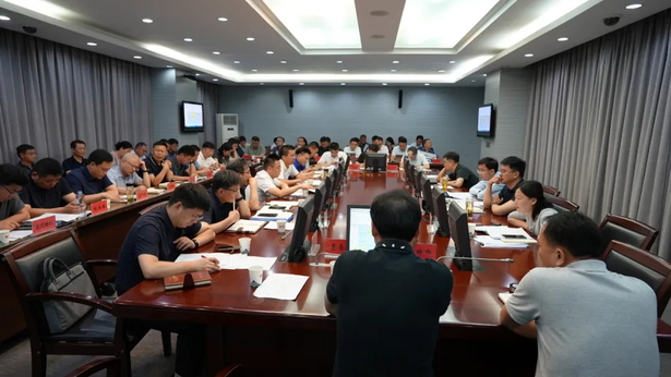 2024-07-06全县项目攻坚暨“一办六组” 第十一次推进会召开.jpg