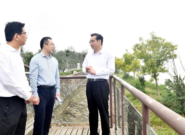 20250928史志军调研督导生态环境保护工作并开展巡湖巡林1.jpg