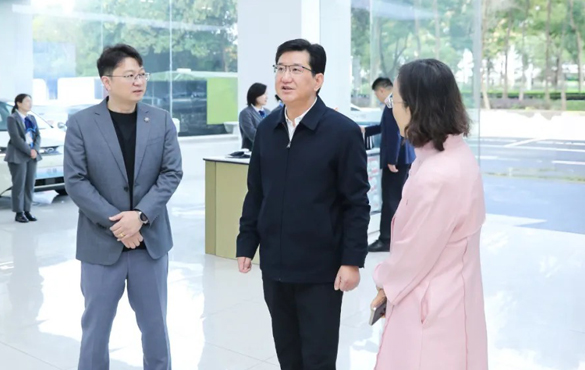 孙志标调研推进服务业发展工作