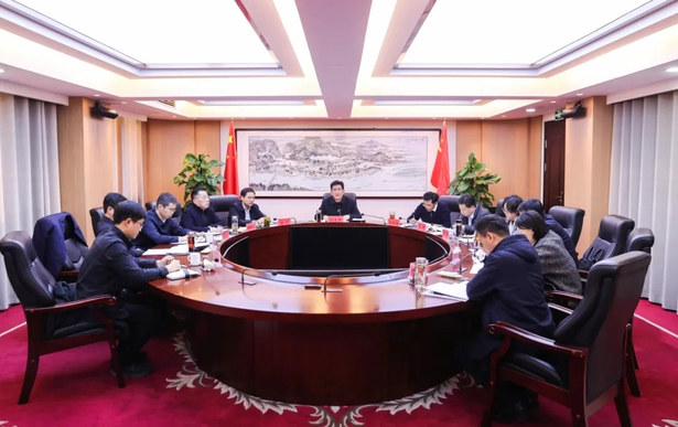 20251203县委常委会召开会议 传达学习省委十四届十次全会精神.jpg