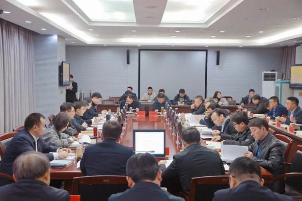 县政府十八届二十六次常务会召开.jpg