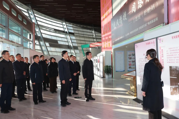 县领导集中参观“党风楷模——周恩来”主题图片...