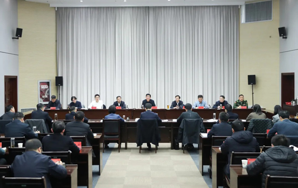 县党政领导干部工作交流研讨会举行