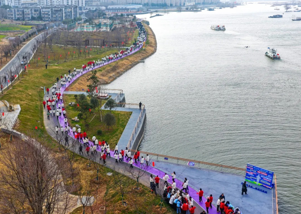 20251231“活力健步走 奋进开新局”庆元旦·迎新年沿淮步道健步走活动7.jpg