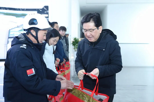 20260101孙志标调研推进重点项目并慰问一线建设者4.jpg