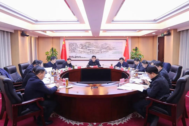 20260109县委常委会学习习近平总书记近期重要讲话精神 研究部署一季度经济工作.jpg