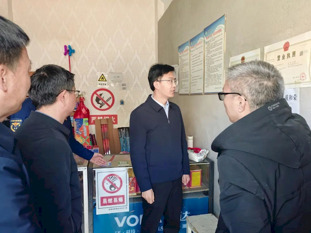 20260220县领导现场推进烟花爆竹安全管理和节日安全保障工作2.jpg 20260220县领导现场推进烟花爆竹安全管理和节日安全保障工作2.jpg