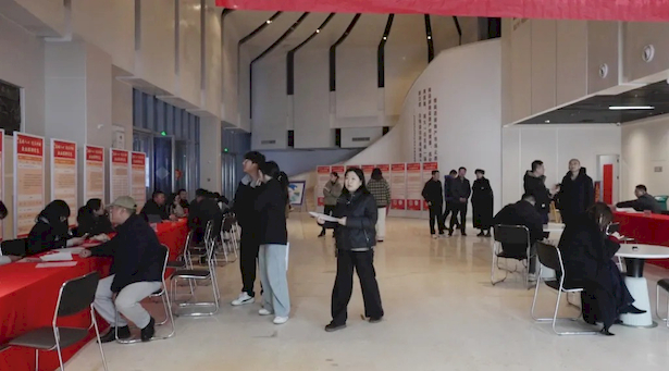 “人才夜市+技能夜校” 打造就业服务新场景1.jpg