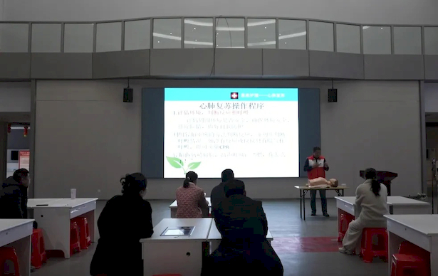 “人才夜市+技能夜校” 打造就业服务新场景2.jpg