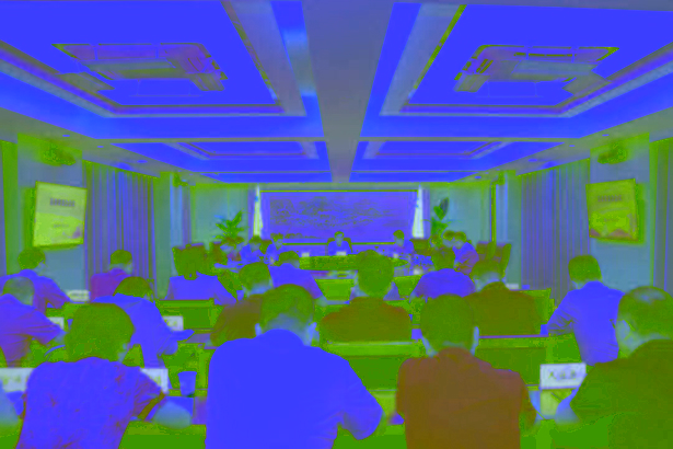 20260731县委常委会召开会议.jpg